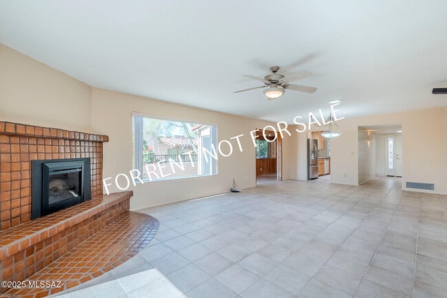 Building Photo - 5084 N Camino Del Lazo