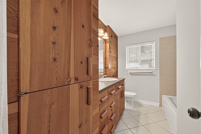 Building Photo - 5418 Darnell St