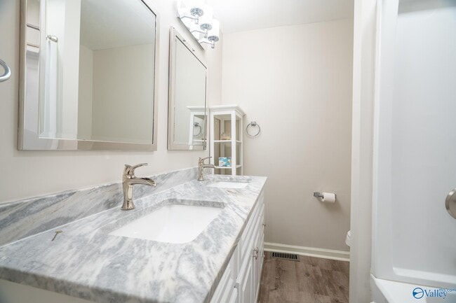 Building Photo - 205 High Rd