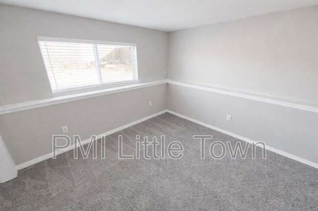 Building Photo - 1670 N Halifax Wy