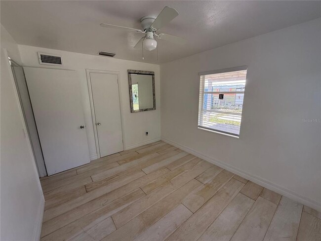 Building Photo - 328 N Observatory Dr