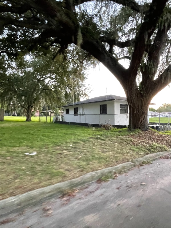 Building Photo - 704 W 13th St