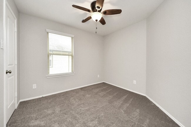 Building Photo - 16130 Beachside Pl