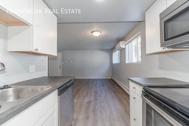 Building Photo - 828 12th St