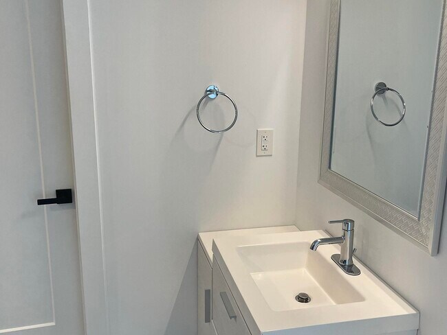 Building Photo - 1131 Fairview Ave