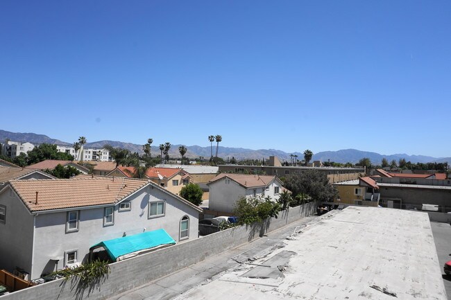 Building Photo - 9126 Langdon Ave