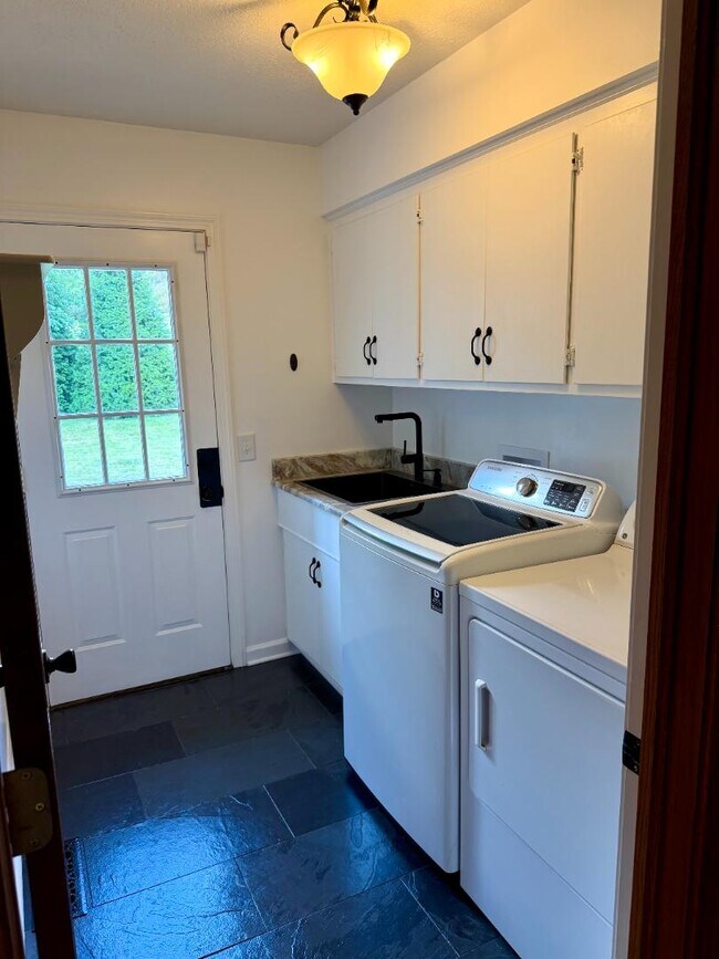 Building Photo - 6955 Salerno St NW