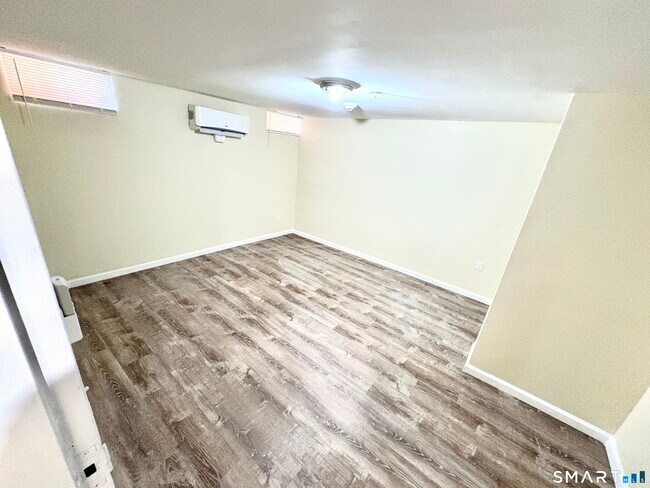 Building Photo - 135 W Main St