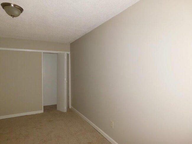 Building Photo - 3367 Kenie Ave