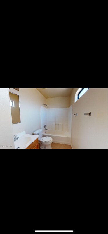 Building Photo - 3430 N Fontana Ave