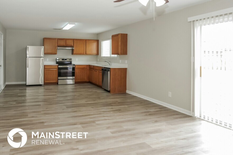 Building Photo - 213 Farmington Dr