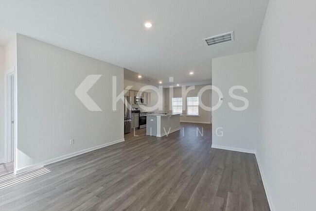 Building Photo - 2407 Banyan Cir
