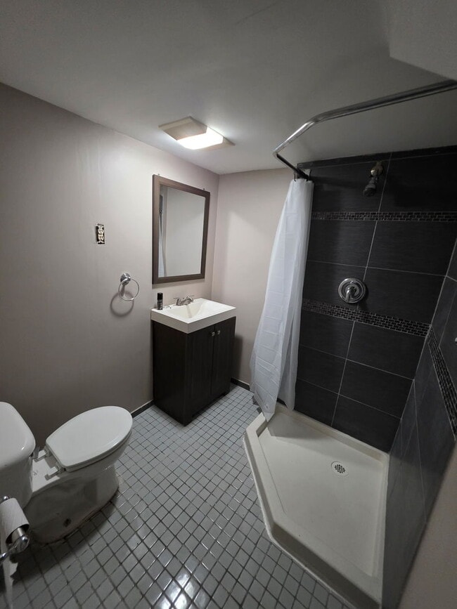 Building Photo - 5249 N Osceola Ave