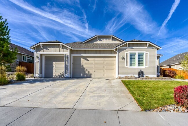 Building Photo - FULLY FURNISHED home available now.