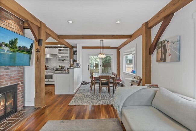 Building Photo - 7 Murdock St