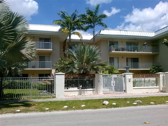 Primary Photo - 7403 SW 82nd St