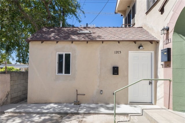 Building Photo - 1375 N Mentor Ave