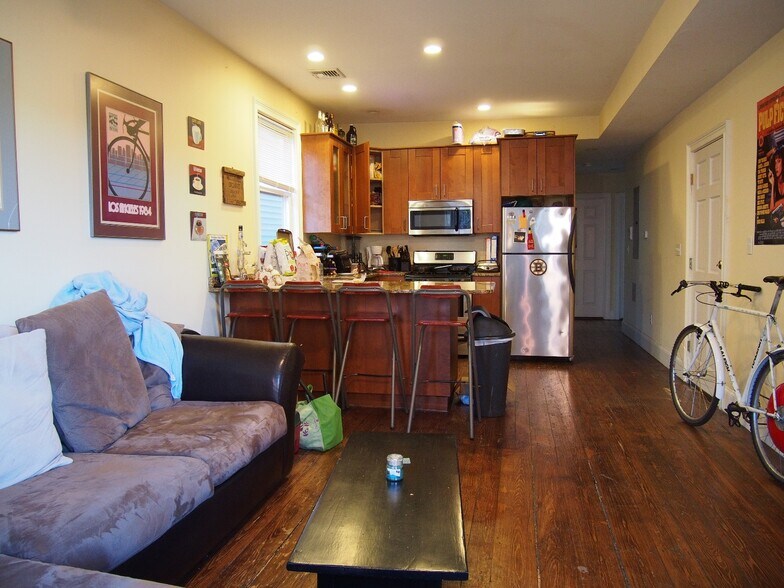 Building Photo - 731 Parker St