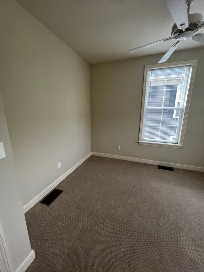 Building Photo - 228 Bayberry Cir