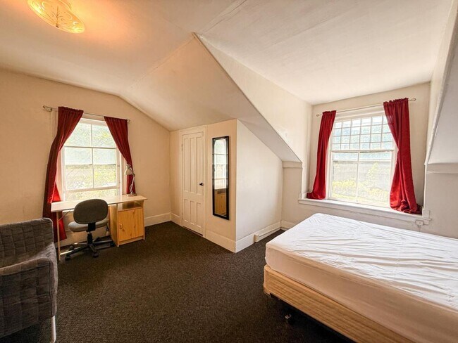 Building Photo - 422-424 E State St Ithaca