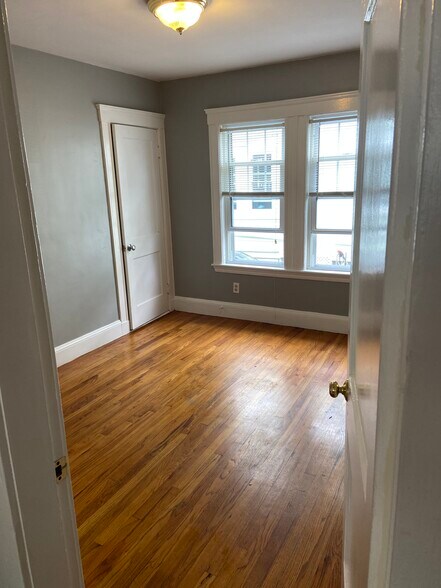 Building Photo - 15 Rice Ave