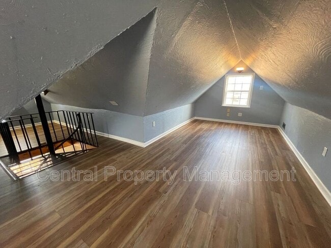 Building Photo - 3 Poplar St