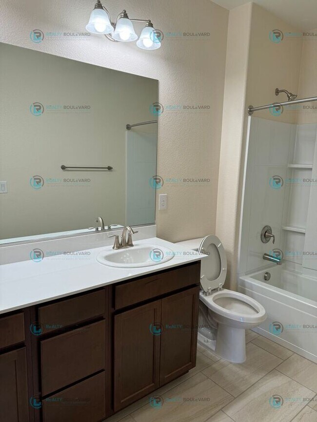 Building Photo - Half month FREE!!! Luxury and Convenience: Fully Equipped 3-Bedroom 2.5 Bathroom 2 car garage Con...