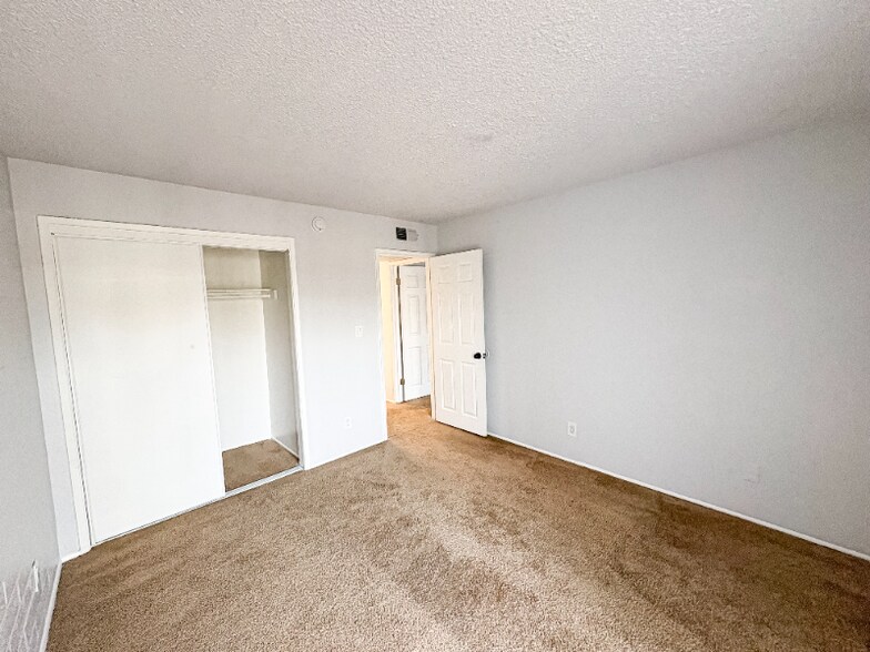 Building Photo - 6802 N 17th Ave