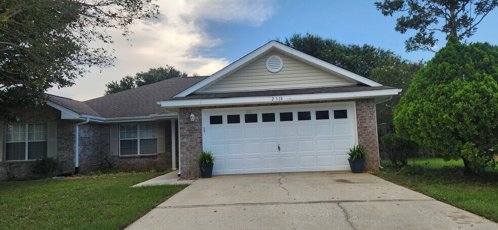 Building Photo - 2318 Tall Oak Dr