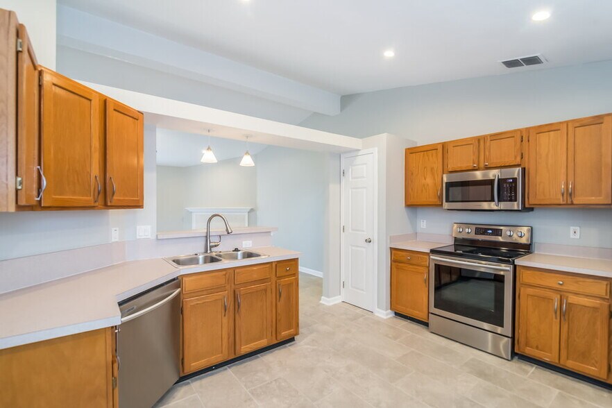 Building Photo - 3103 Olde Sutton Parke Dr