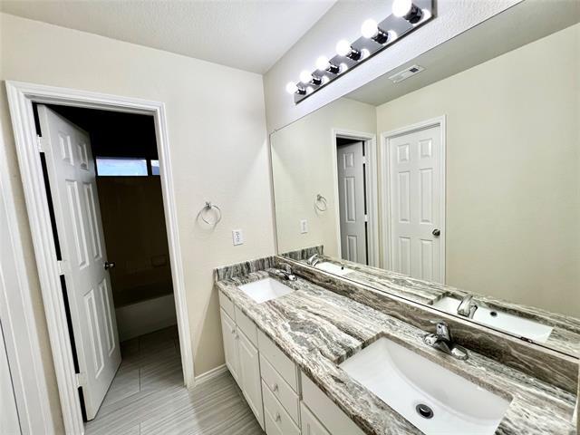 Building Photo - 3301 Bluegrass Dr