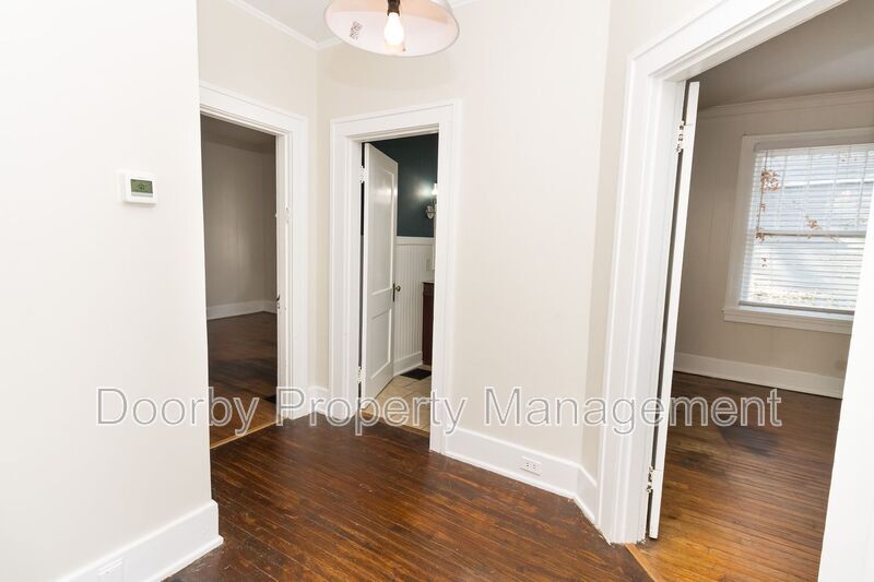 Building Photo - 2112 Duncan Ave