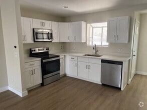 Building Photo - Fully Remodeled! 2 bed 2 bath Town-home in...