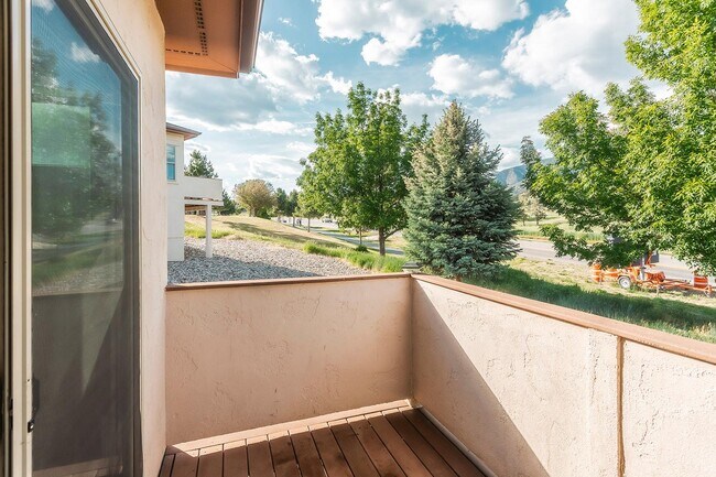 Building Photo - 94 Castle Ridge Dr