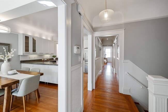 Building Photo - Bernal Heights: Remodeled Unfurnished Top Floor Condo w/ Garage Parking & Shared Yard