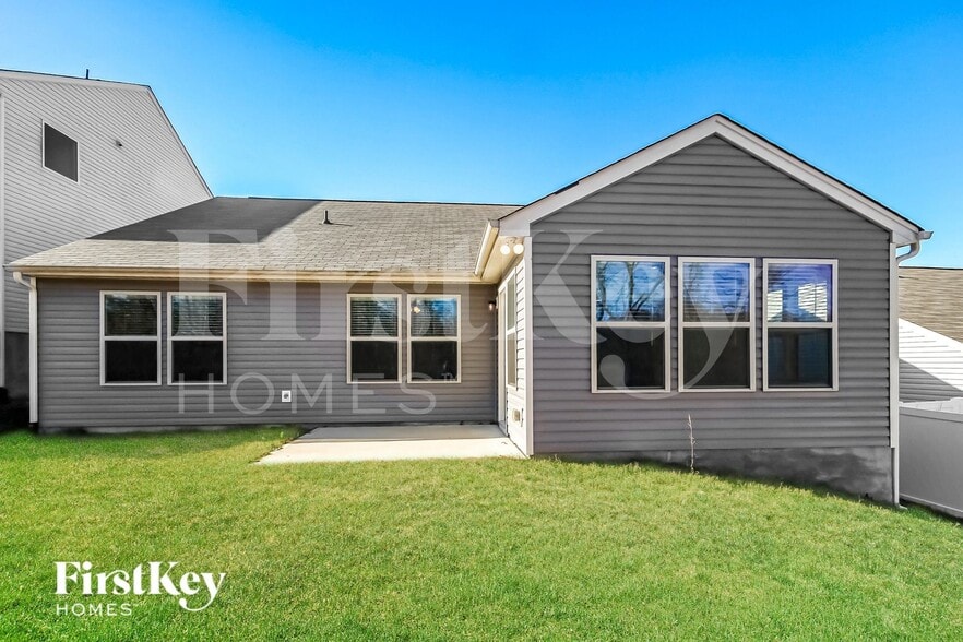 Building Photo - 10112 Holly Park Dr