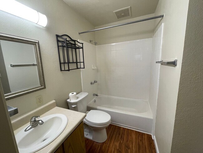 Building Photo - Mililani Terrace-2 bedroom 1-bath 2-parking