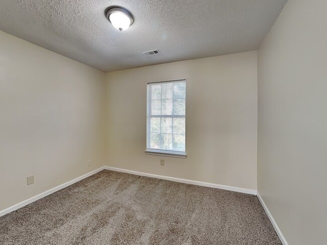 Building Photo - Cozy 3 bedroom located in Hampton!