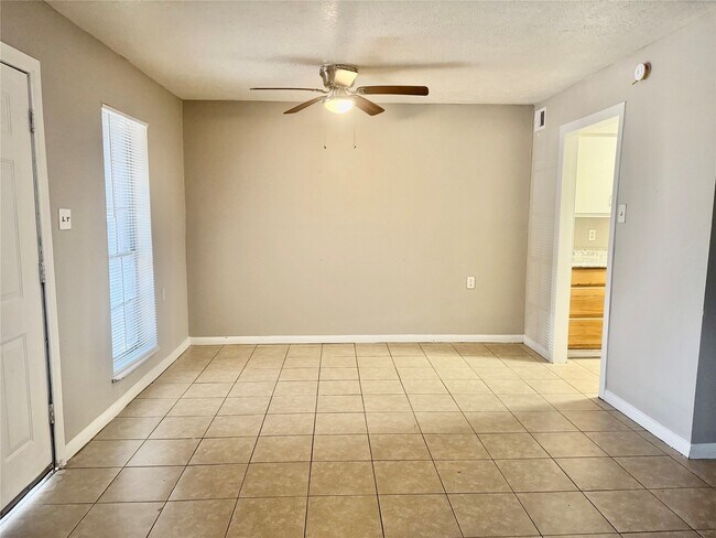 Building Photo - 9413 Grannis St