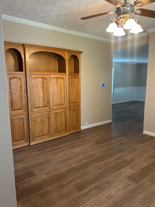 Building Photo - Beautiful 3-bedroom home with large yard