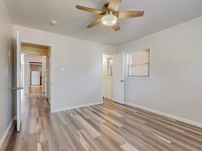 Building Photo - 1701 Hoffman Dr NE