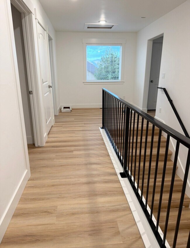 Building Photo - 258 S 1400 W
