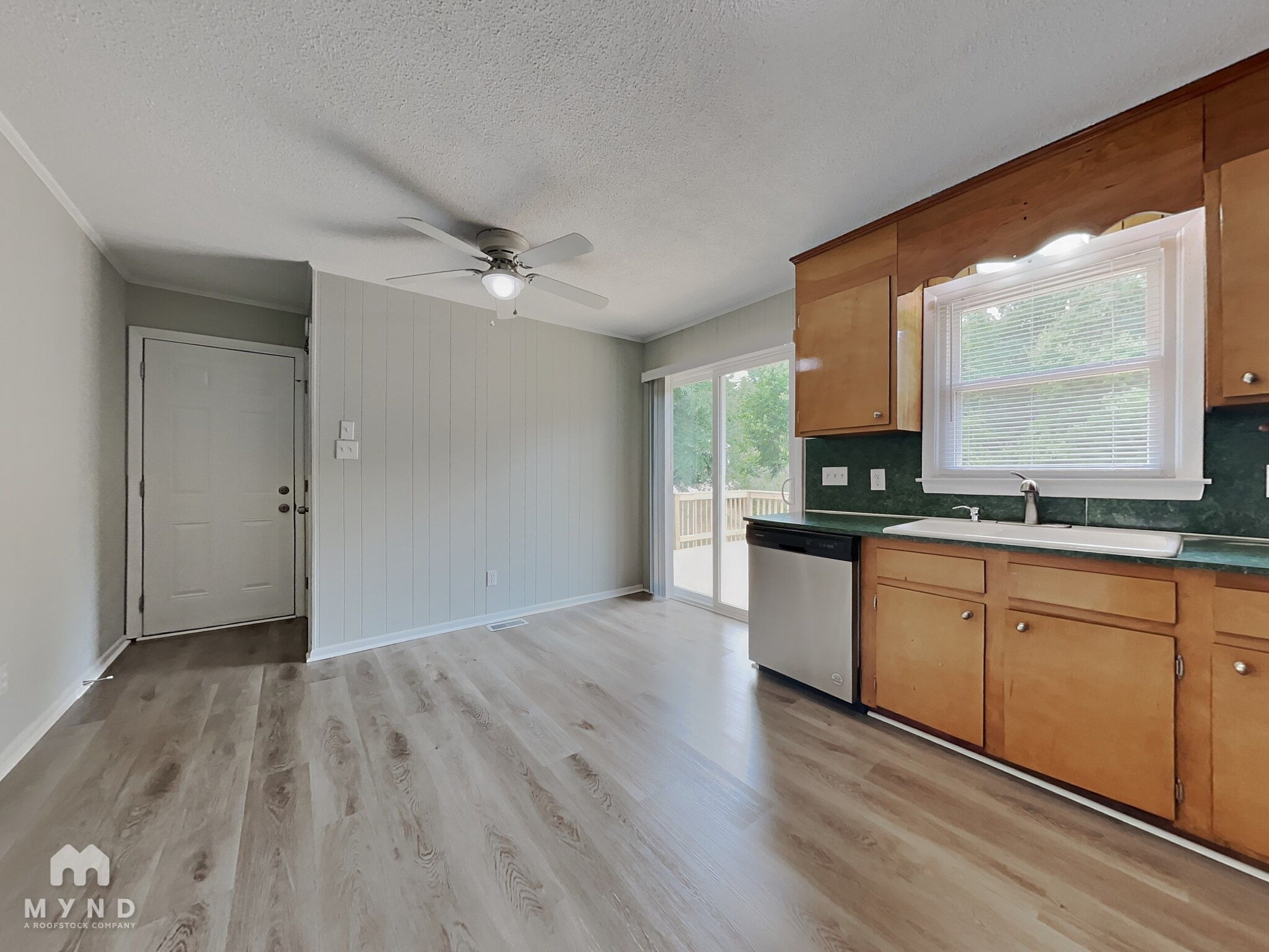 Building Photo - 621 E Centerview St