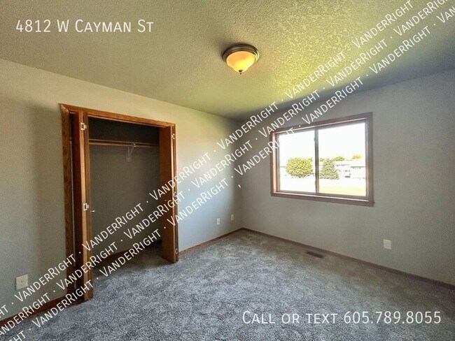 Building Photo - 4812 W Cayman St