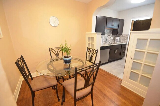 Building Photo - Charming Fully Furnished or unfurnished 1-Bed, 1-Bath steps from the Plaza District