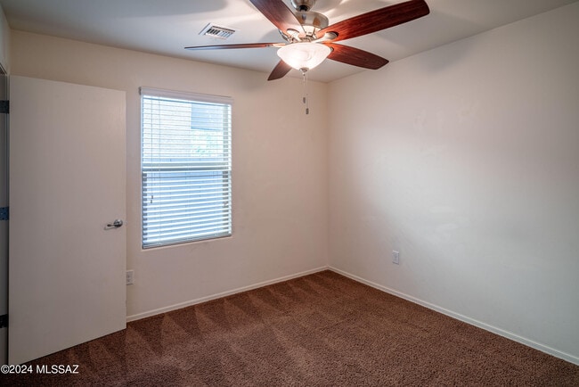 Building Photo - 2011 W Mountain Pointe Dr