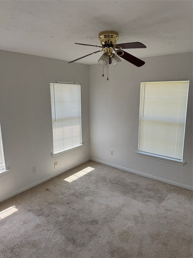 Building Photo - 7427 Arnim St