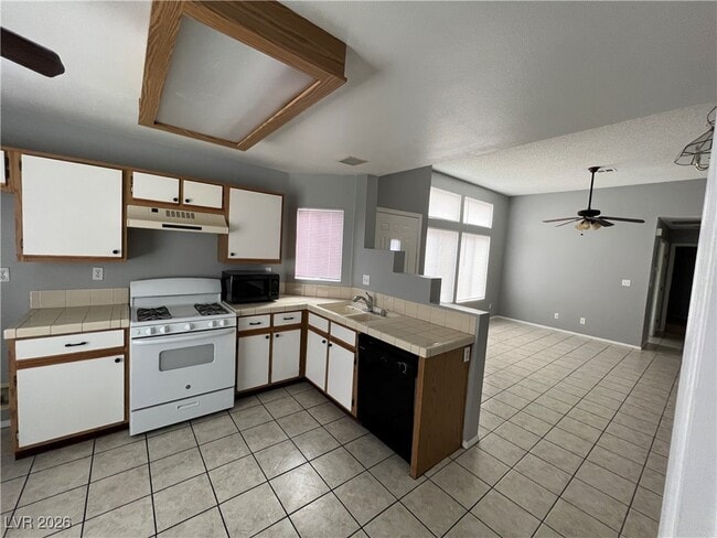 Building Photo - 1718 Comstock Dr