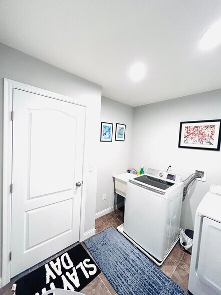 Building Photo - 1504 Englewood Ct