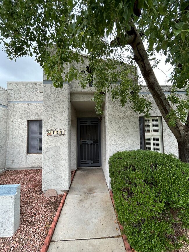 Building Photo - 2 Bedroom, 2 Bathroom Updated Condo